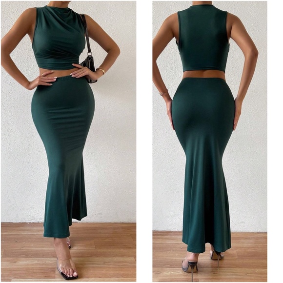 Luxe Green Cropped Top Maxi Skirt Set - Picture 3 of 3